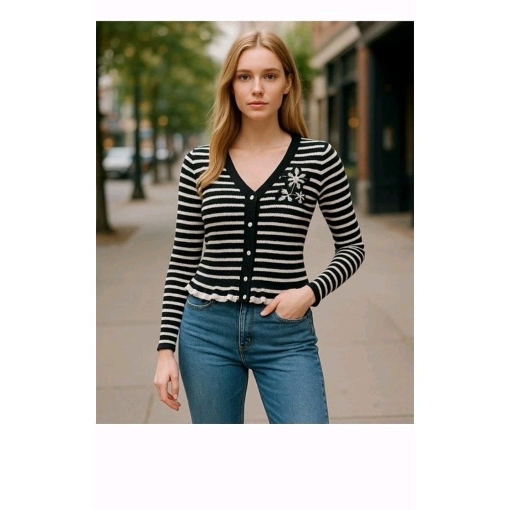 Nanette Lepore Women's Striped V-neck  Ruffle Hem Sweater Pearl Accents Sz L